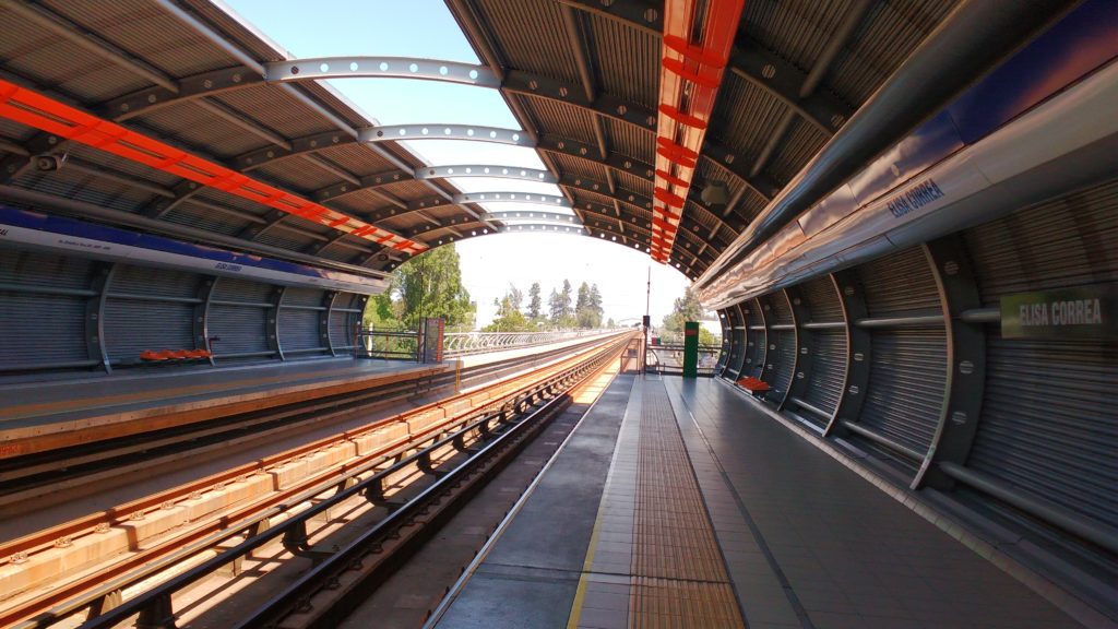 Estação Elisa Correa - caminho para Concha Y Toro