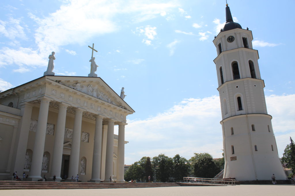 Praça da Catedral de Vilnius, Lituânia.